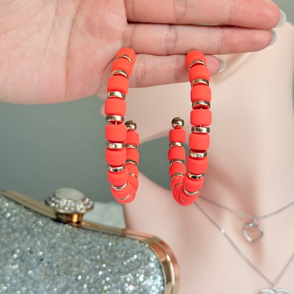 ⚜️ Elegant Coral Hoop Earrings - Picture 8 of 9